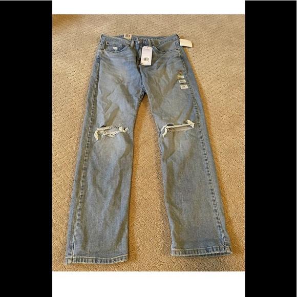 Levi's Other - NWT!! Levi’s 502 Regular Taper Distressed Jeans 32x32